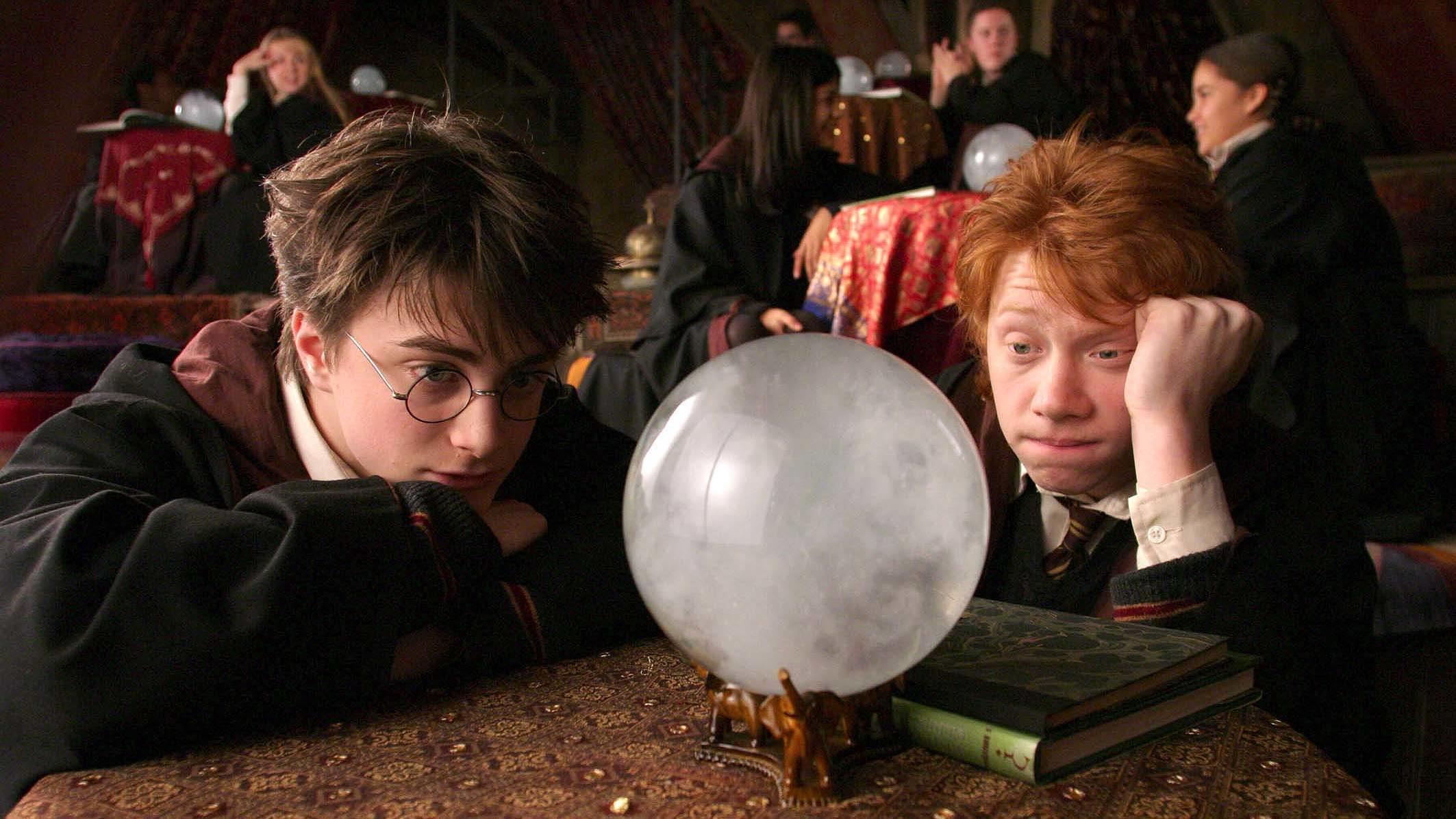 Harry Potter und Ron Weasley in Hogwarts
