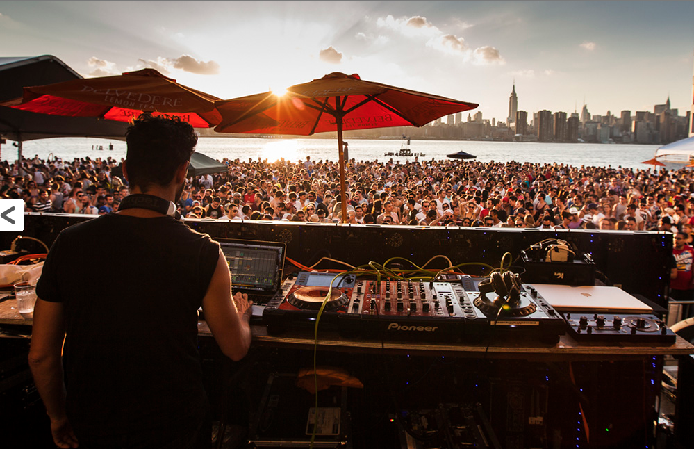 Bei den Open-Air-Veranstaltungen vom Verboten konnte man vor Manhattans Skyline feiern. Das ist