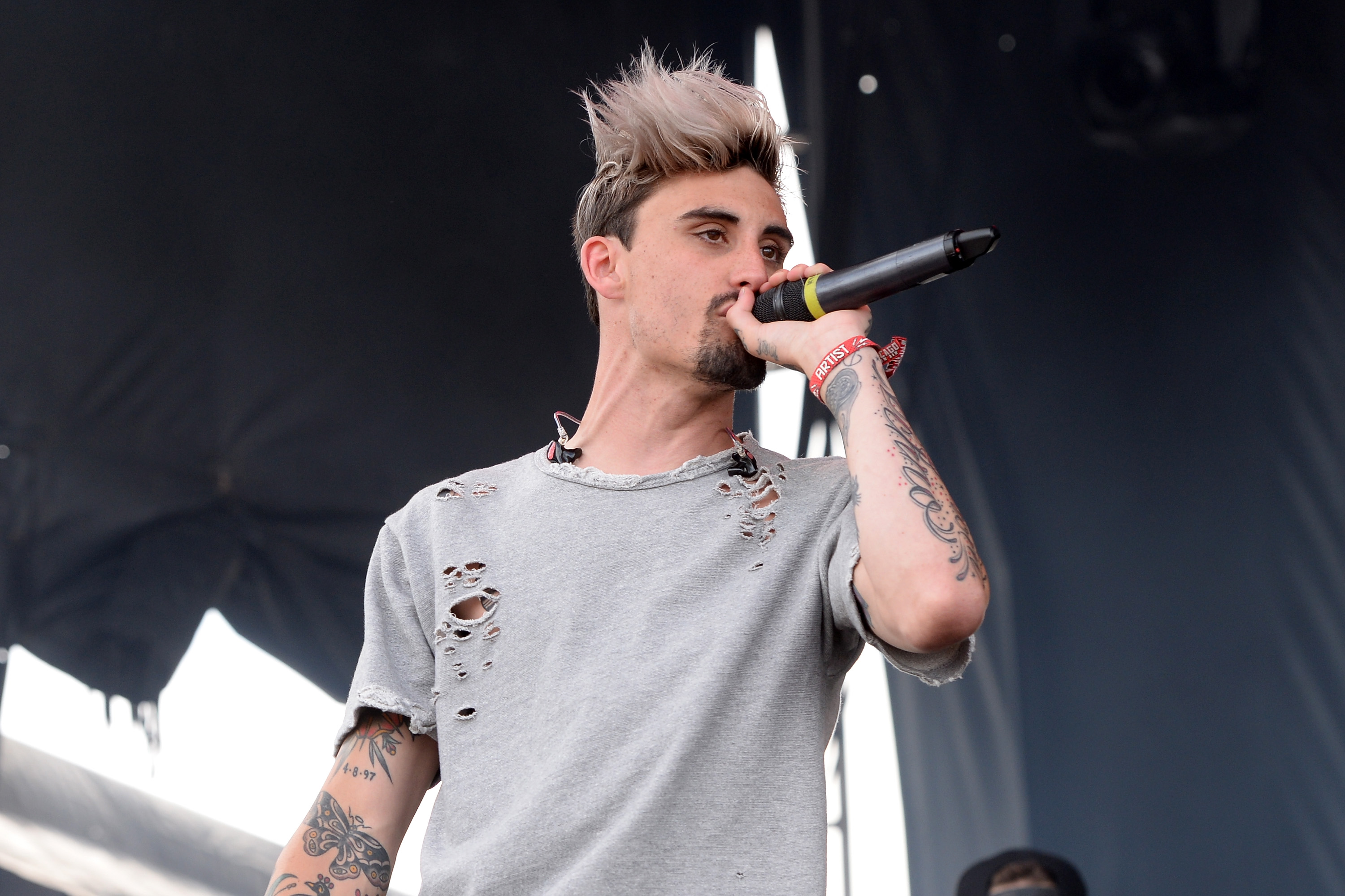 Kyle Pavone, Sänger der Metalcore-Band We Came As Romans, starb am 25. August 2018 mit 28 Jahren. Die Todesursache ist bisher nicht bekannt.