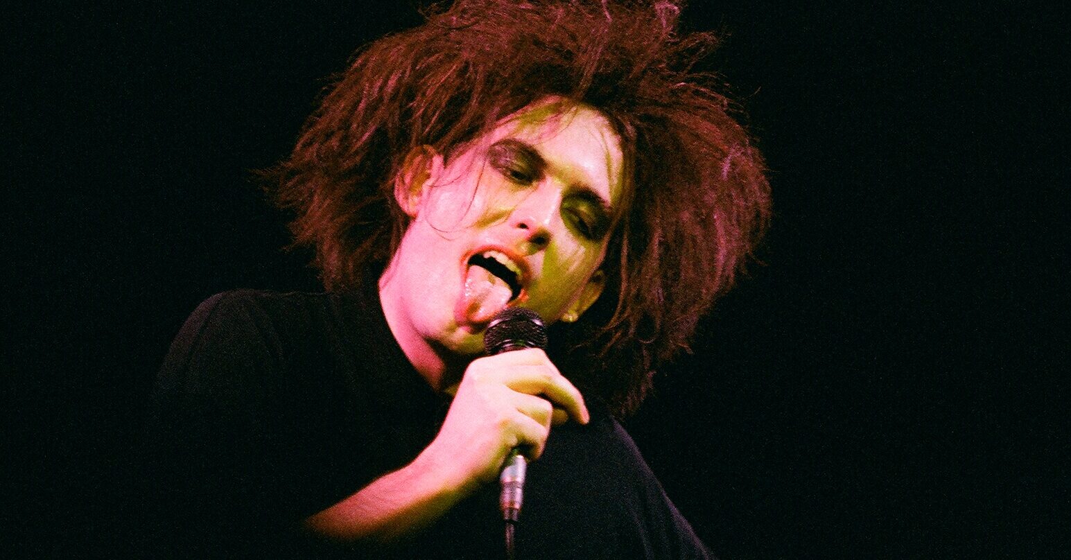 Robert Smith leckt sein Equipment manchmal ab.