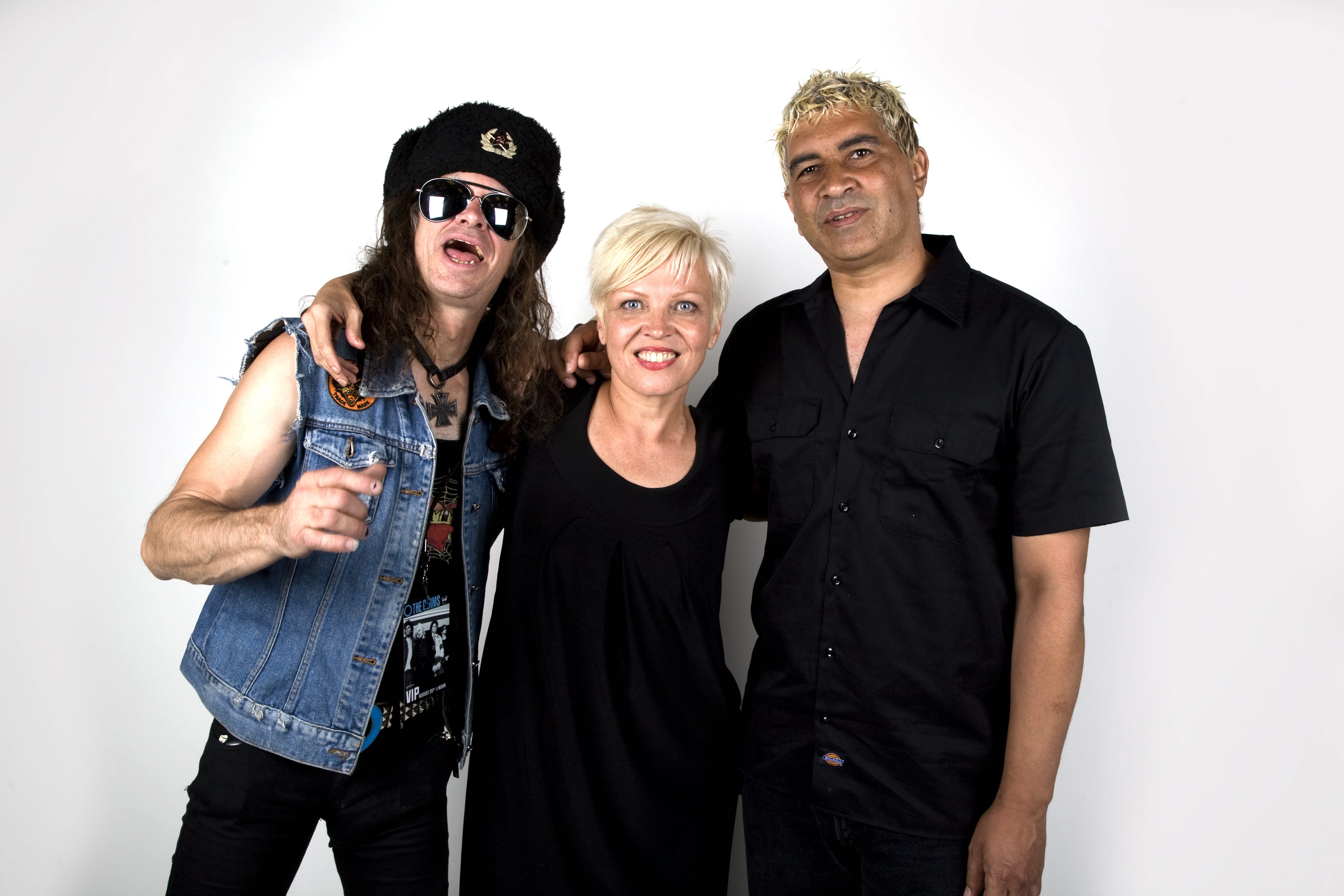 Lorna Doom, die mit bürgerlichem Namen Teresa Ryan hieß, starb am 16. Januar 2019. Doom war Sängerin der legendären Punkrockband The Germs, in der auch Foo-Fighters-Gitarrist Pat Smear Mitglied war. Ihren Tod bestätigte Drummer Don Bolles auf Facebook.