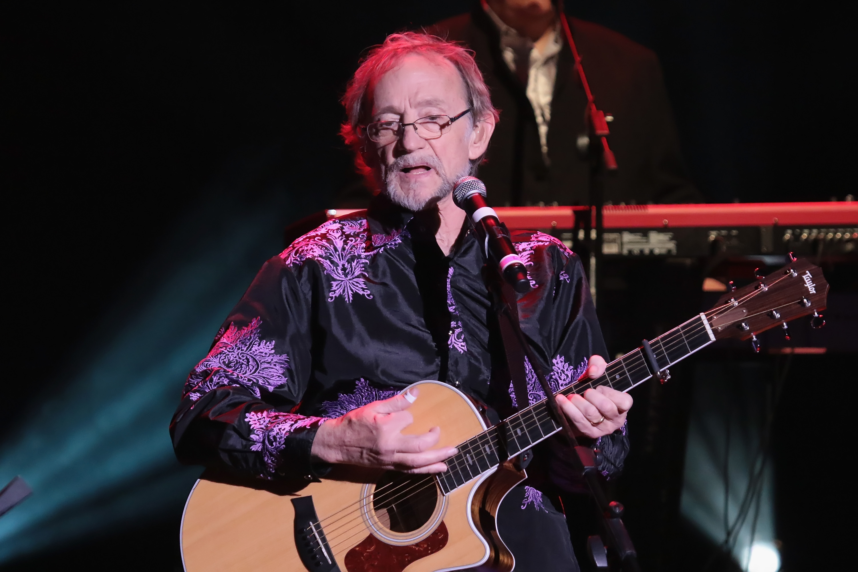 Peter Tork, Bassist und Gründungsmitglied von The Monkees, starb am 21. Februar 2019 in Mansfield, Connecticut an den Folgen einer seltenen Form von Speicheldrüsenkrebs. Er wurde 77 Jahre alt.