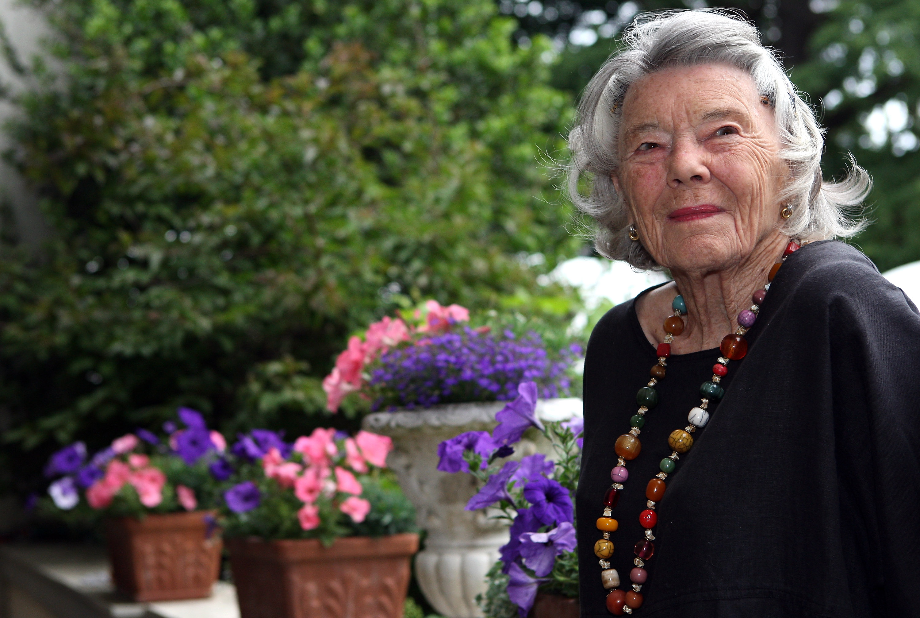 Die britische Liebesroman-Autorin Rosamunde Pilcher, hier im Juni 2012 in Berlin, starb am 6. Februar 2019 mit 94 Jahren an den Folgen eines Schlaganfalls nach einer Bronchitis in Schottland.