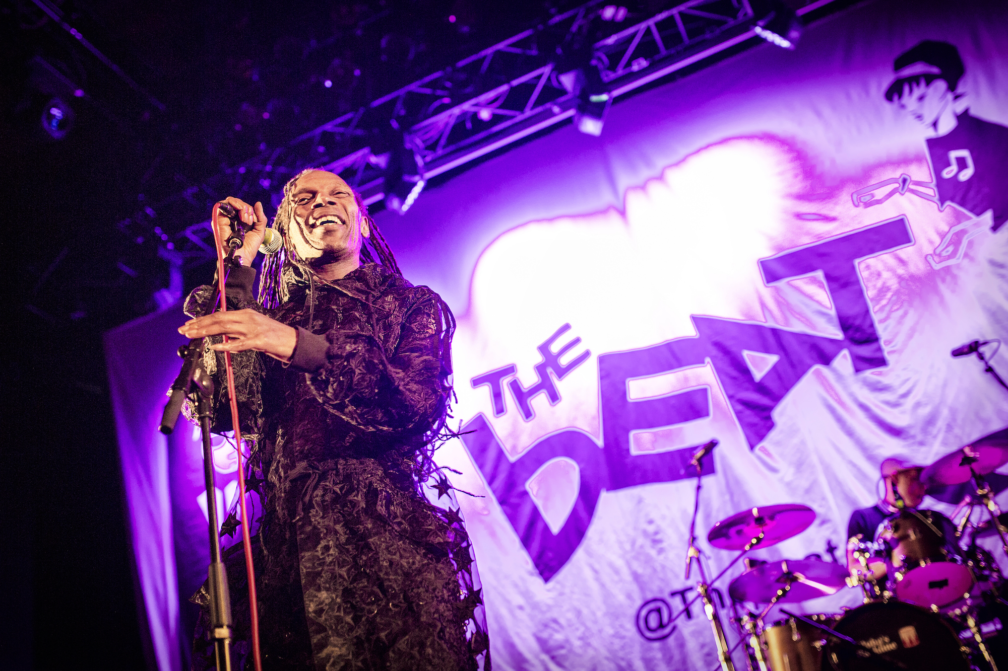 Ranking Roger Charlery von der englischen Ska- und Two-Tone-Band The English Beat starb am26. März 2019 mit 56 Jahren. Im Januar gab er bekannt, dass er Lungenkrebs habe und dass ihm zwei Hirntumore entfernt wurden.