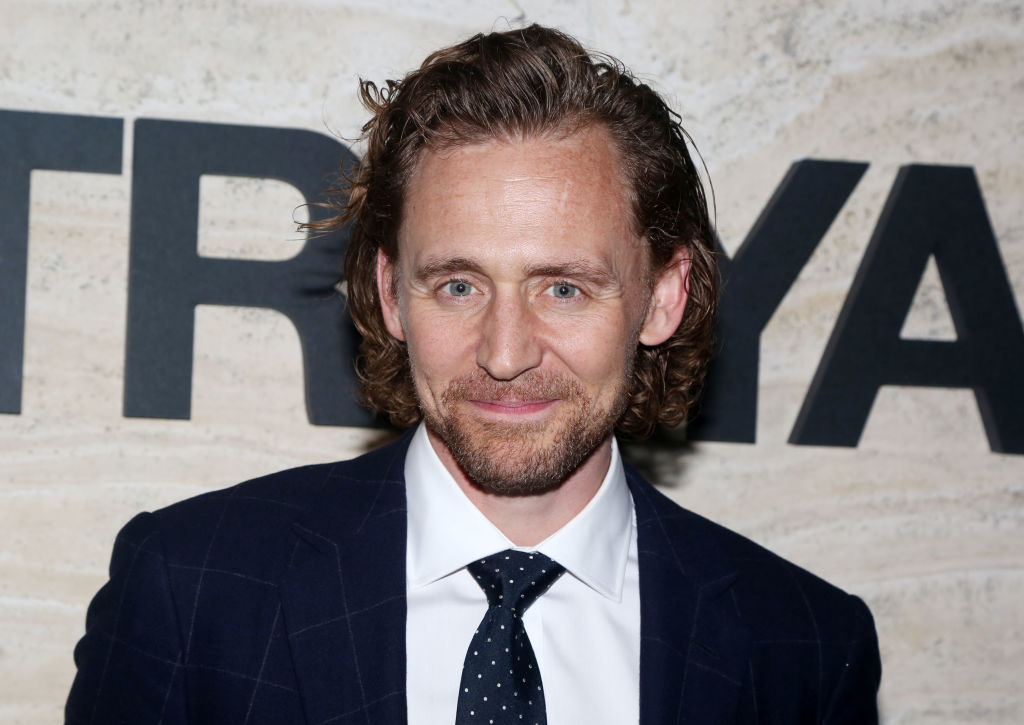 Tom Hiddleston gibt in neuer Serie den Politiker.