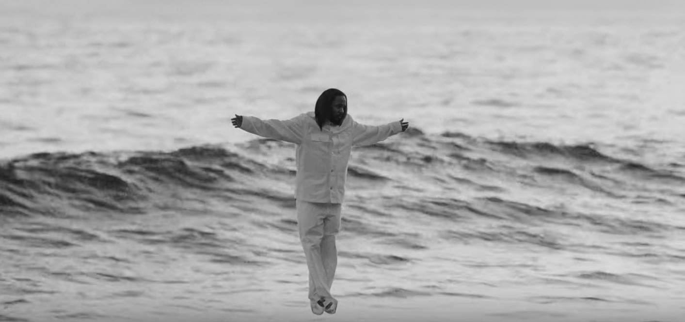 Kendrick Lamar hat ein Musikvideo zu dem Song „N95“ aus seinem neuen Album MR. MORALE & THE BIG STEPPERS veröffentlicht.