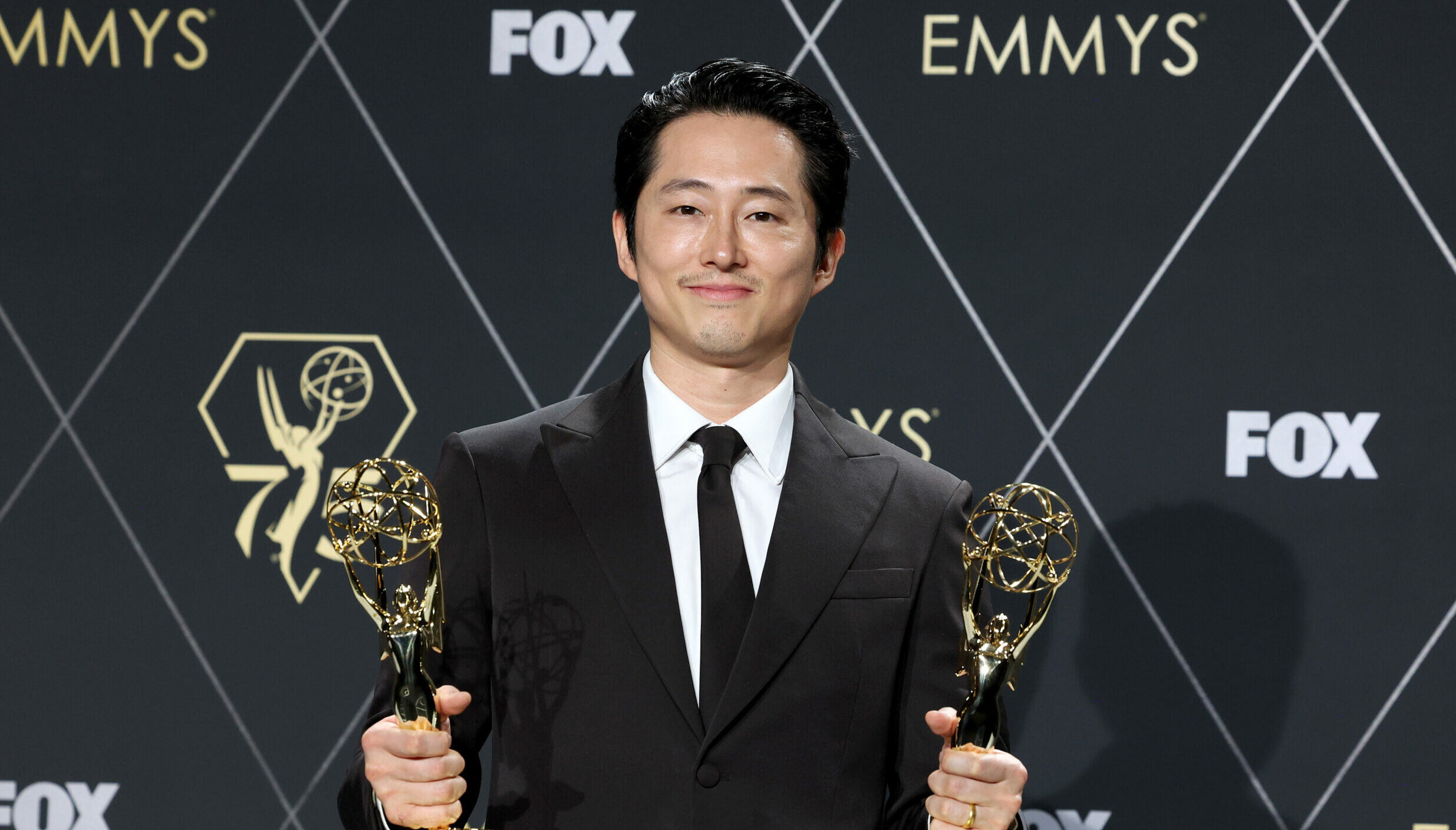 Steven Yeun bekam den Emmy für seine darstellerische Leistung in "Beef". Die Mini-Serie gehörte zu den Gewinnern des Abends