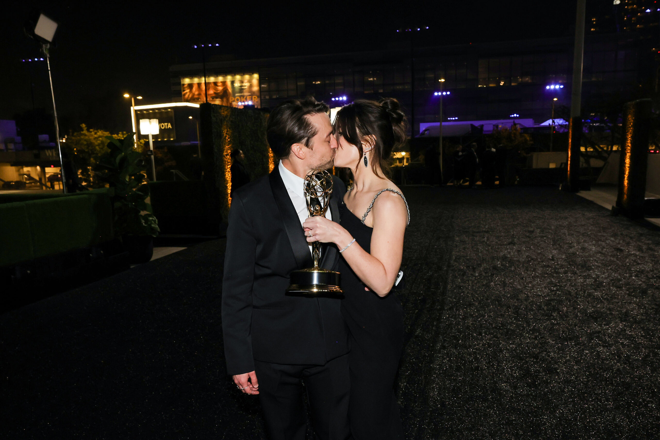 "Succession"-Gewinner Kieran Culkin küsst seine Ehefrau Jazz Charton