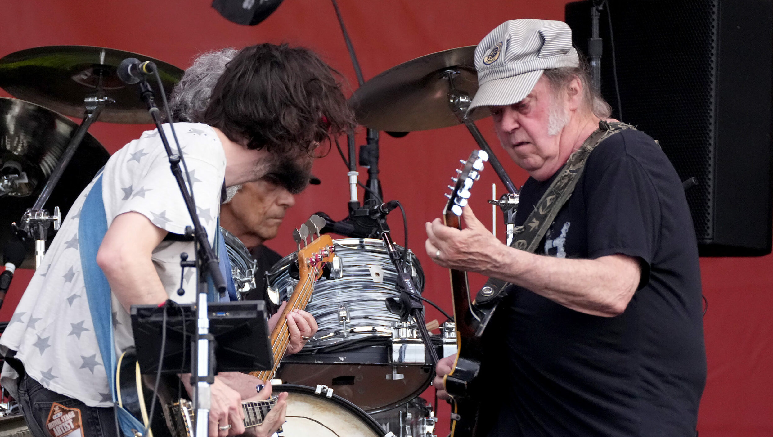 Neil Young mit Crazy Horse beim New Orleans Jazz Festival im Mai 2024