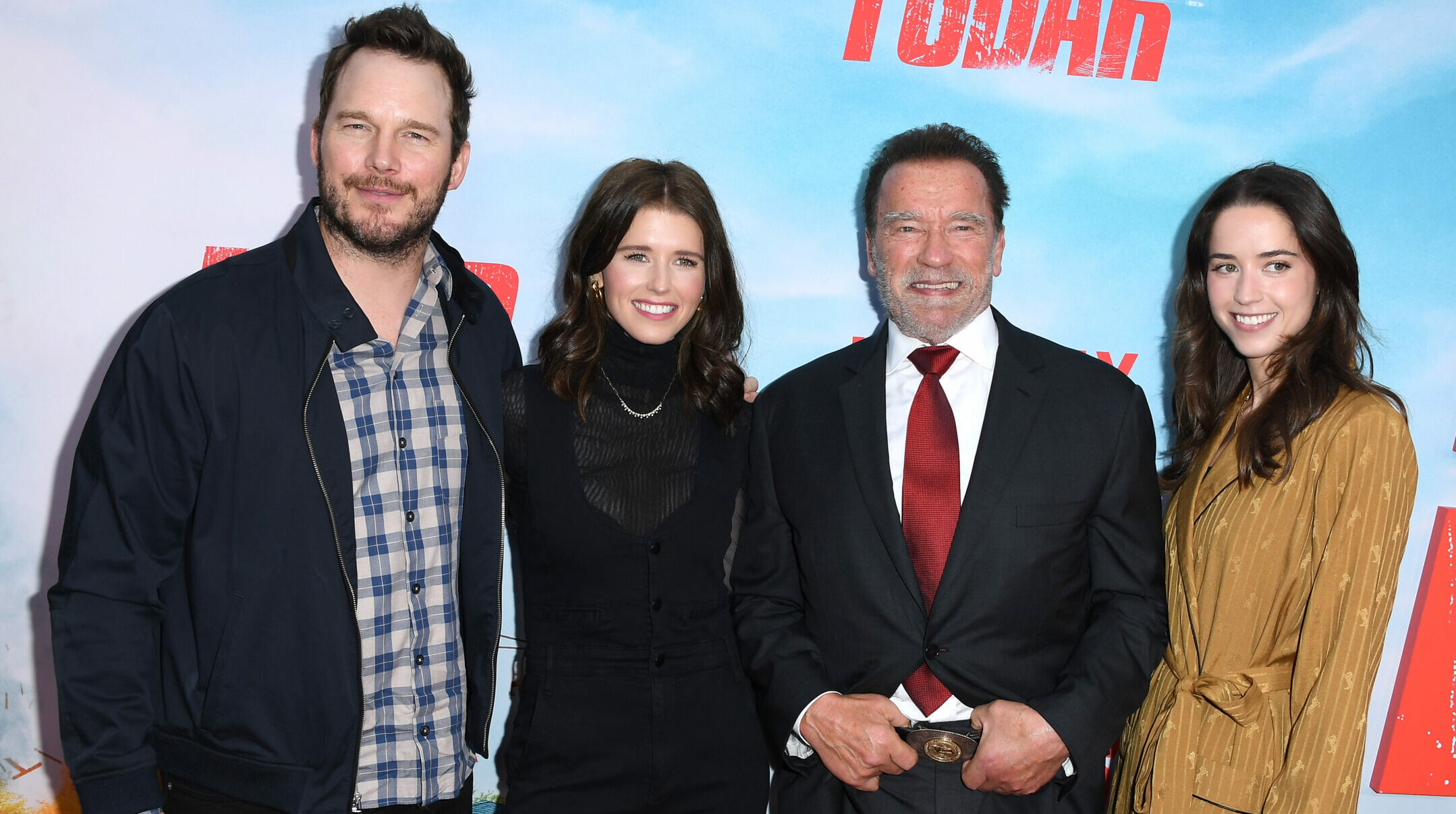 Chris Pratt mit Ehefrau Katherine Schwarzenegger, Schwiegervater Arnold Schwarzenegger und Schwägerin Christina Schwarzenegger bei einer Filmpremiere.