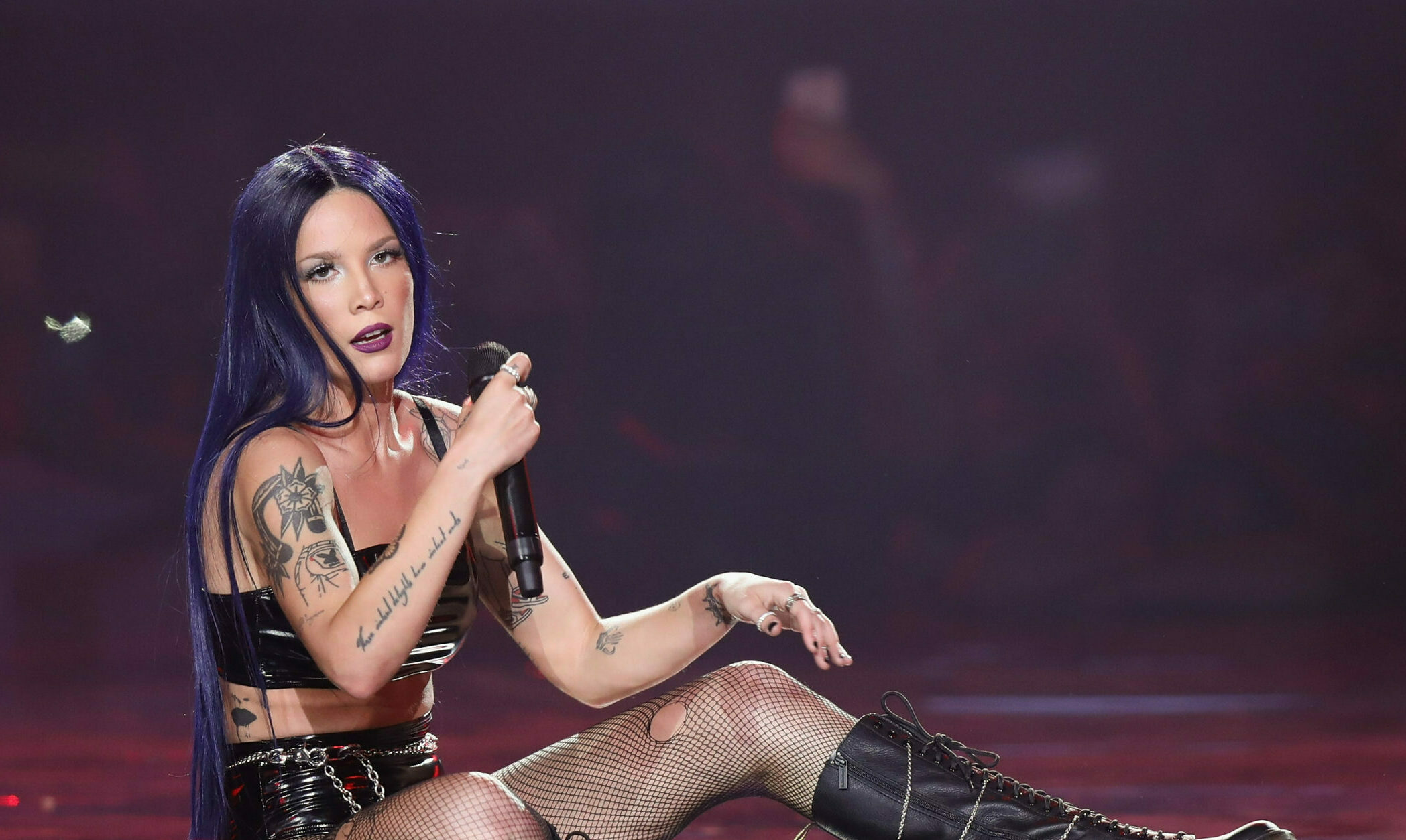 Halsey performt auf der Bühne während der MTV MIAW Awards 2019 im Palacio de los Deportes am 21. Juni 2019 in Mexiko-Stadt, Mexiko.