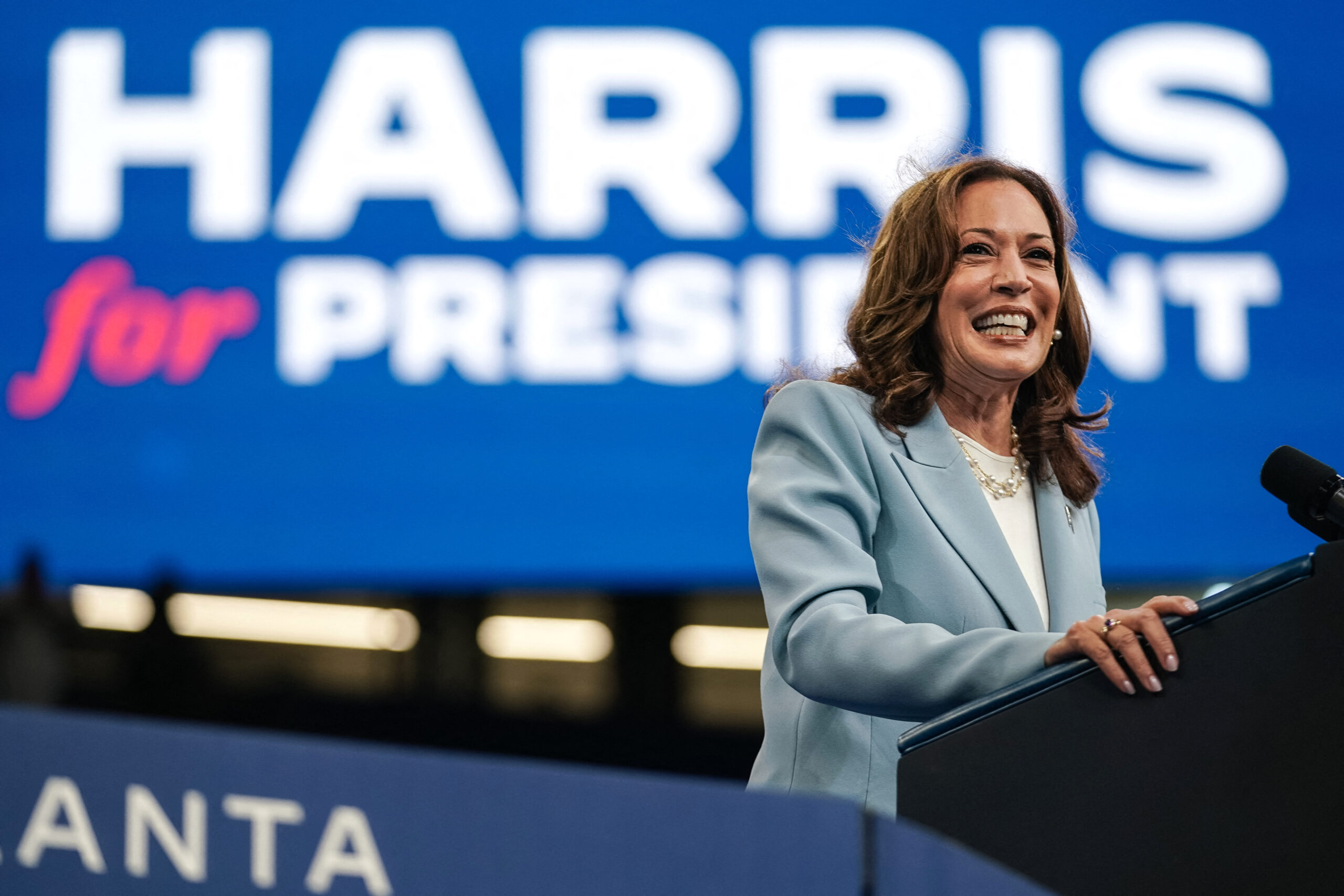 Vizepräsidentin und demokratische Präsidentschaftskandidatin 2024 Kamala Harris spricht bei einer Wahlkampfveranstaltung in Atlanta, Georgia, am 30. Juli 2024