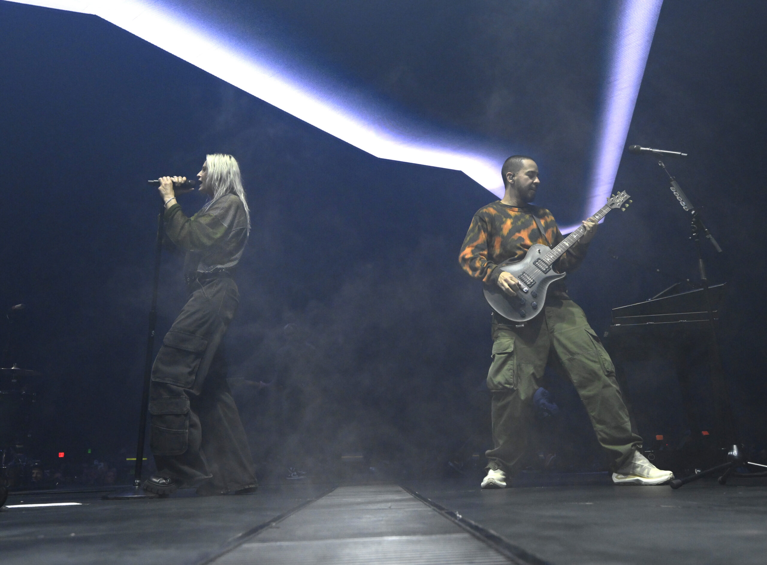 Emily Armstrong und Mike Shinoda während des Livestream-Konzerts von Linkin Park zur Bekanntgabe von Comeback und neuer Sängerin, Warner Bros. Studios in Burbank, Kalifornien, am 5. September 2024.